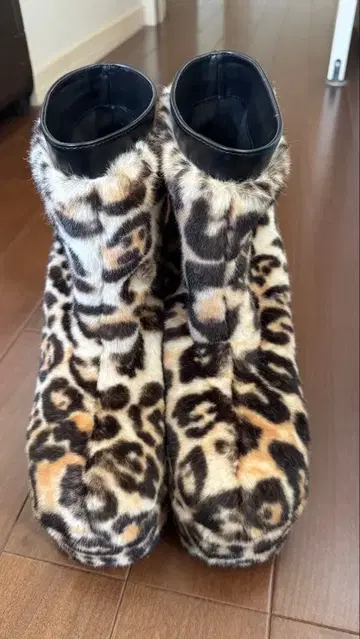 YELLO 레오파드 무늬 어그 부츠