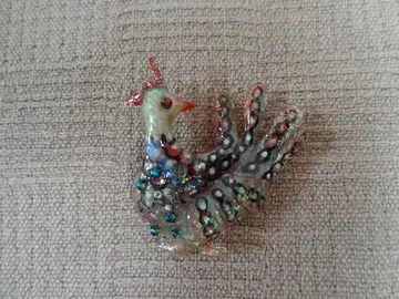 컬러풀한 새 모양 브로치