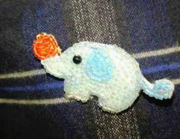 비즈 코끼리 브로치