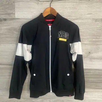 New Balance 여성용 자켓 블랙/화이트