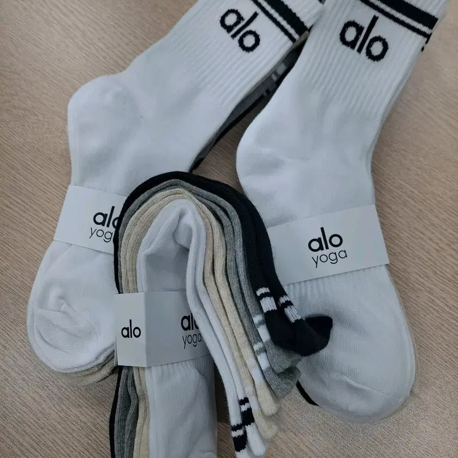 alo yoga cotton unisex throw back socks sports socks 3 pairs  #,#,#,# on Bunjang Global Site.