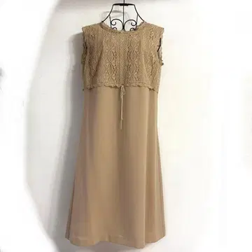 KETTY 베이지 슬리브리스 무릎 기장 원피스