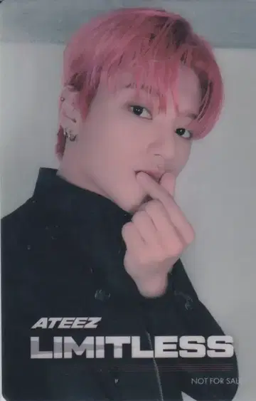 ATEEZ LIMITLESS WOO YOUNG 클리어 트레이딩 카드