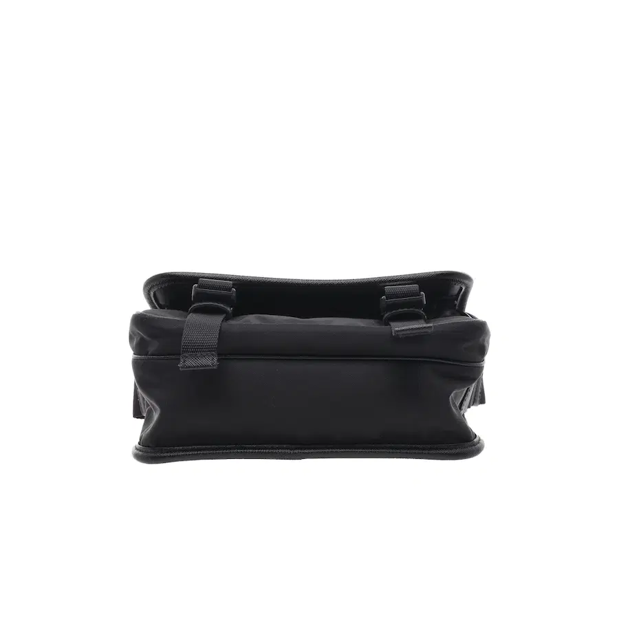 Prada Saffiano & Re-Nylon 单肩包