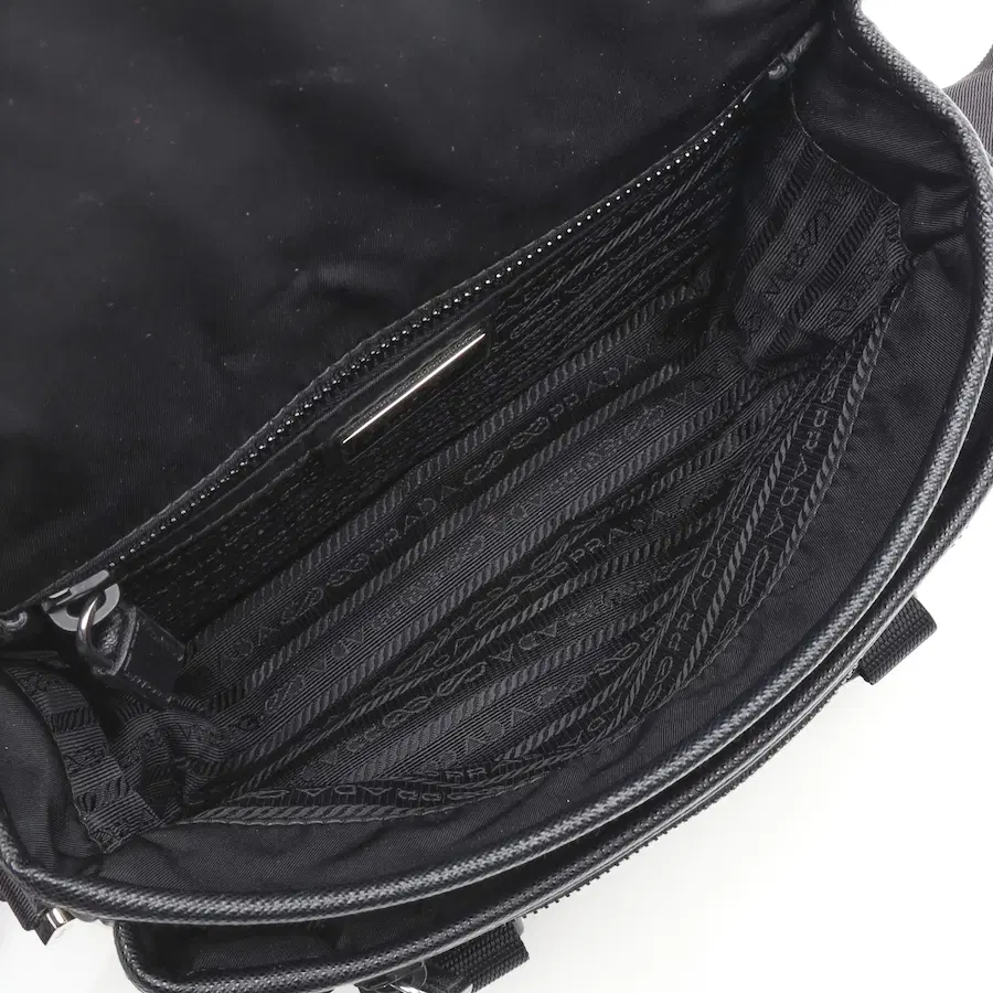 Prada Saffiano & Re-Nylon 单肩包