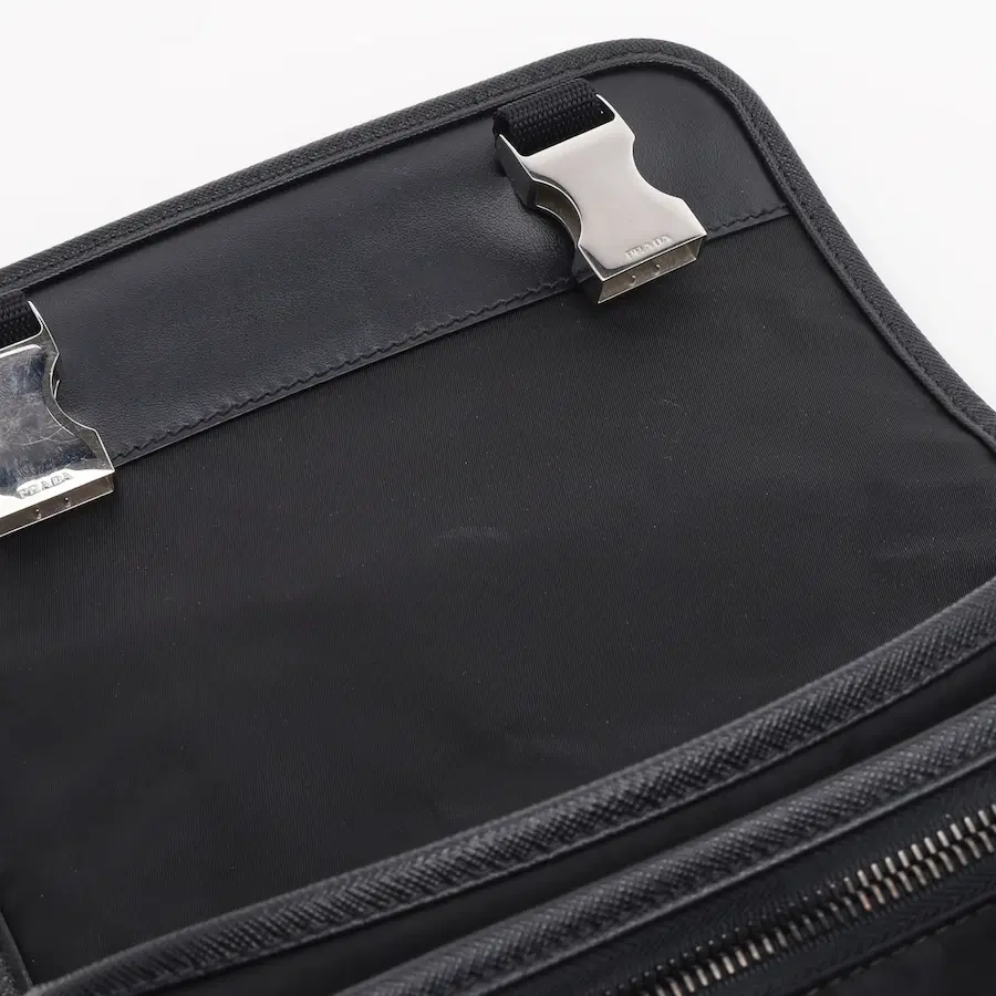 Prada Saffiano & Re-Nylon 单肩包