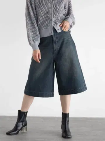 [ 새상품 ] RADIATE 오버 다이 데님 하프 팬츠 9호