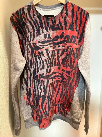 마크제이콥스 맨투맨