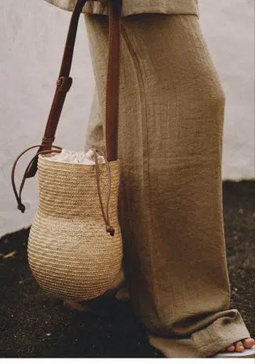 베이지 복조리형 바스켓백