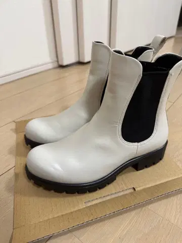ECCO 화이트 가죽 부츠