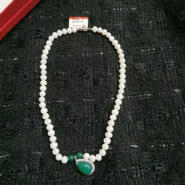 담수 진주와 옥수 목걸이