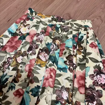 Lui Chantant 플리츠 플레어 스커트