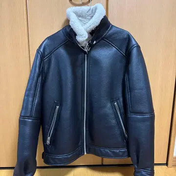 ZARA 블랙 레더 자켓 퍼 포함