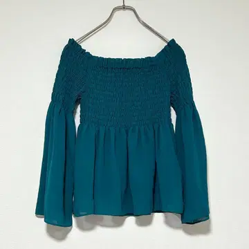 n1100 [세실 맥비] 새상품급 오프숄더 셔링 블라우스 벨 슬리브