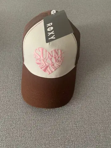 ROXY 하트 자수 캡 브라운