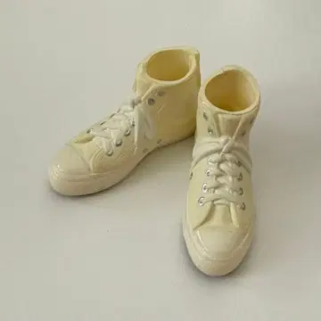 화이트 크림색 하이컷 스니커즈 momoko 세키구치 반려동물 웍스