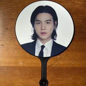 SUGA D-DAY 투어 부채