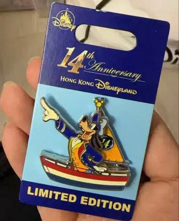 홍콩 디즈니랜드 정품 14주년 구피 핀 배지 한정 500개