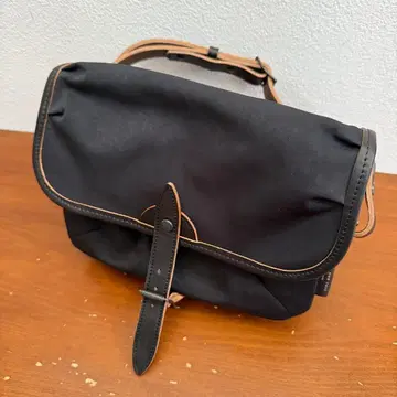 거의 새상품 롤링 더블 트리오 SATCHEL BAG - MINI