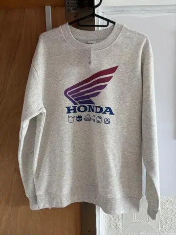 HONDA의 윙 로고가 특징인 속기모 트레이닝복