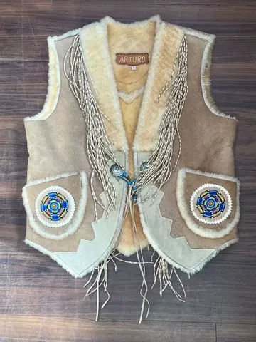 ARTURO 알투로 네이비 콘초 프린지 비즈 장식 무스탕 베스트 8