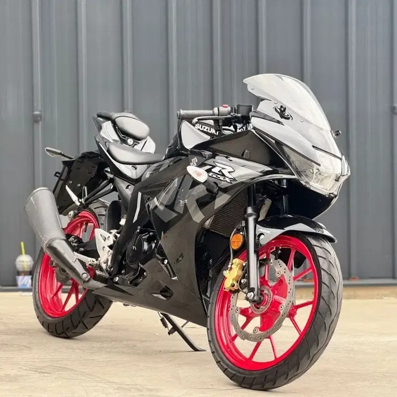 스즈키 gsx-r 125cc 21년식 검빨 1만키로대 판매합니다