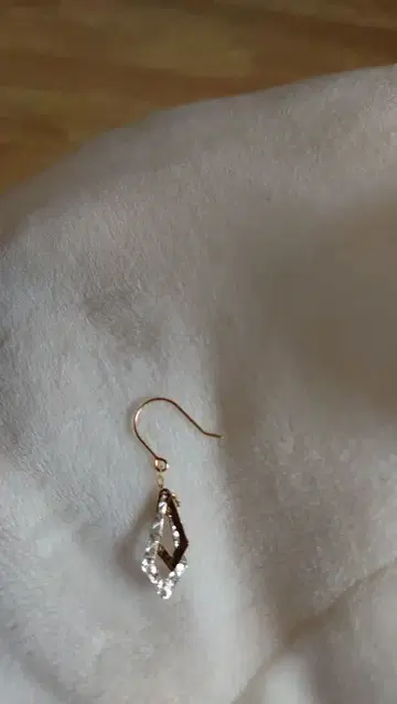 18금 플라티나 다이아몬드 물방울 모양 귀걸이 한쪽