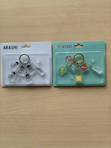 아라시 아라시를 여행하는 전시회 아크릴 체인 2개