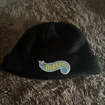 블랙 니트 모자 Diaspora C5V 로고 포함