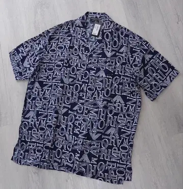 새상품 S/M 사이즈 (오버 사이즈) 올 패턴 로고 오픈 카라 반팔 셔츠
