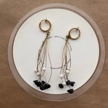 오카베 마키코 유리 귀걸이