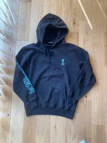 FUJITO SKATEBOARDING 블랙 후드티 사이즈 3