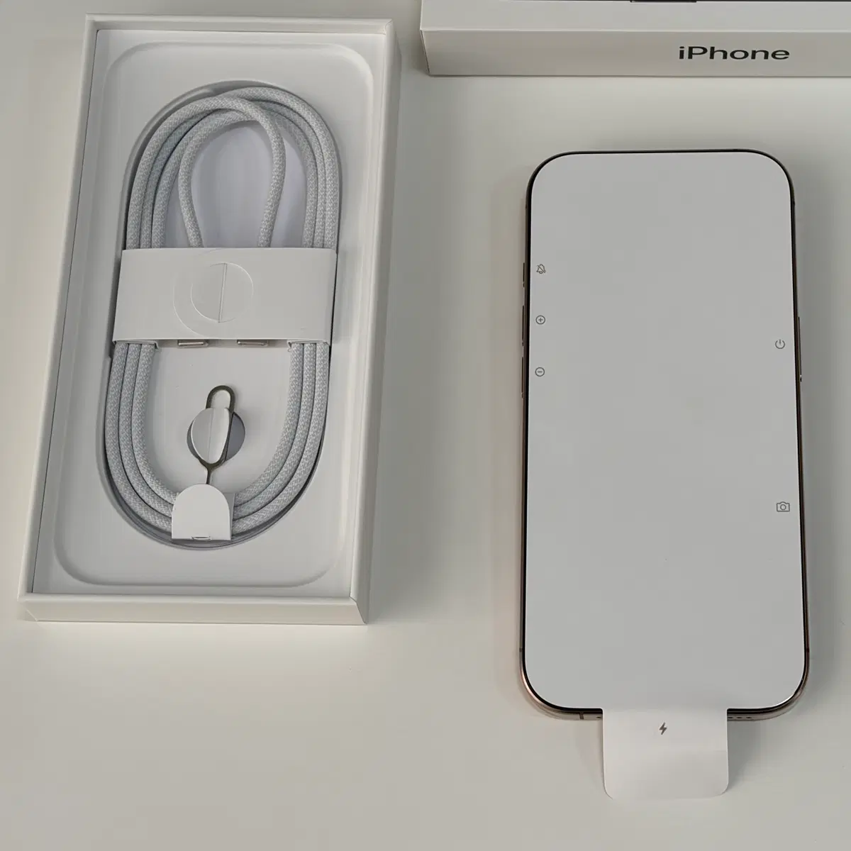 iPhone 16 Pro 256GB White Titanium AppleCare Plus on Bunjang 