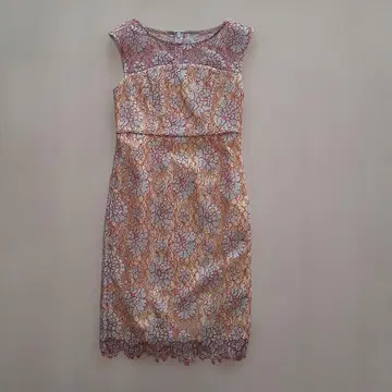 그레이스 콘티넨탈 슬리브리스 무릎 기장 원피스