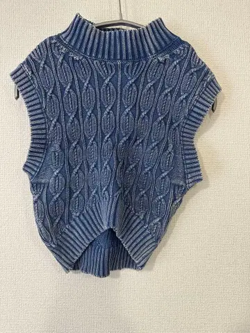 ZARA 슬리브리스 니트 스웨터