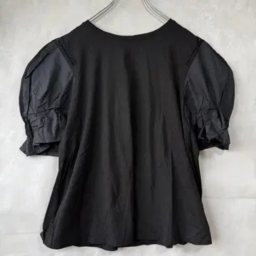 비안테 퍼프 슬리브 볼륨 소매 티셔츠 블랙 이소재 절개 코튼