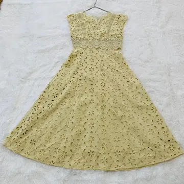 노엘라 꽃무늬 자수 슬리브리스 원피스 M 사이즈