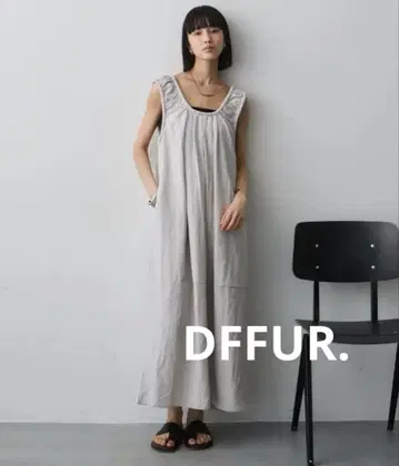 DFFUR. U넥 개더 롱 원피스 슬리브리스 라이트 그레이
