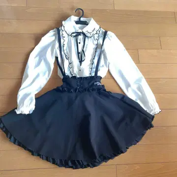 [가격 인하] TRAVAS TOKYO 블라우스와 플레어 스커트 세트