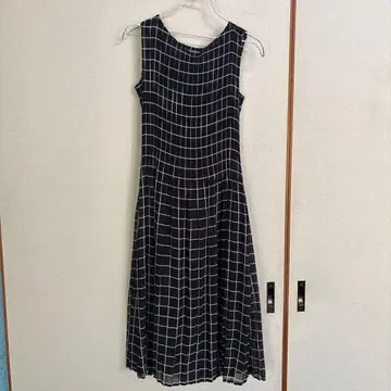 슬리브리스 블랙 화이트 체크 원피스