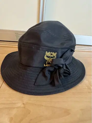 MCM 블랙 버킷햇 리본 포함