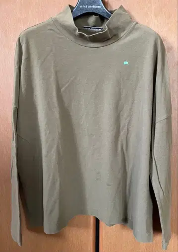 미나 페르호넨 하이넥 티셔츠