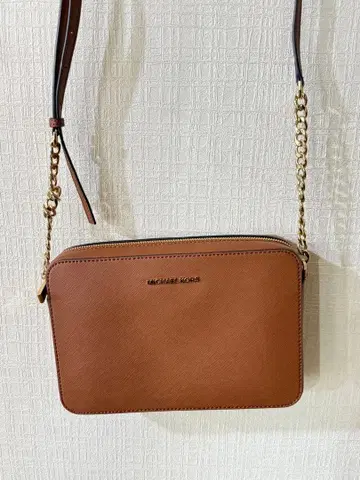 MICHAEL KORS 브라운 숄더백