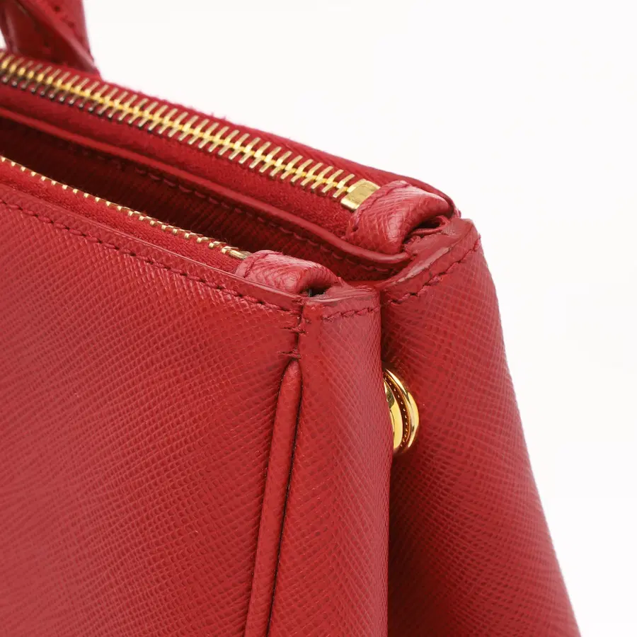 普拉达 Saffiano Lux 托特包