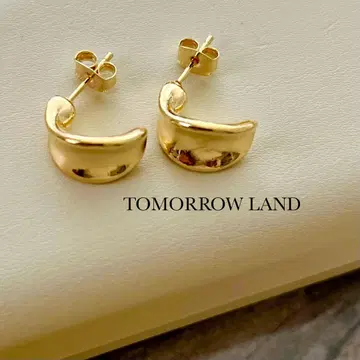 새상품 TOMORROW LAND 투모로우랜드 골드 디자인 귀걸이