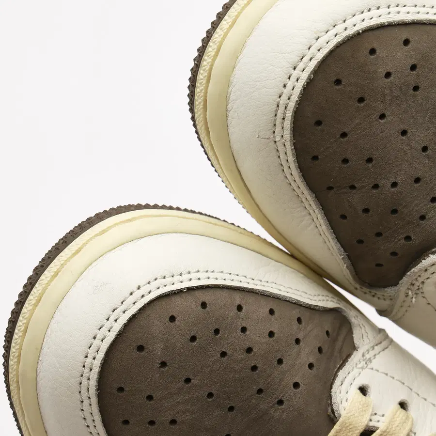 [255] Air Jordan 1 x Travis Scott Retro Low OG "Sail and Rezhok"