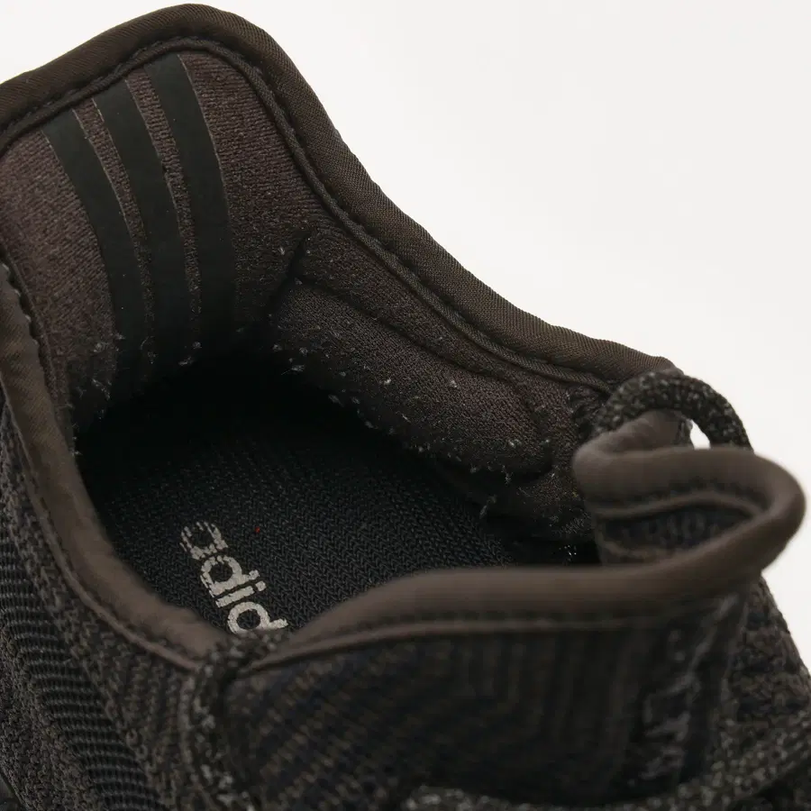 [255] 阿迪达斯 Yeezy Boost 350 V2 黑色 - 非反光版