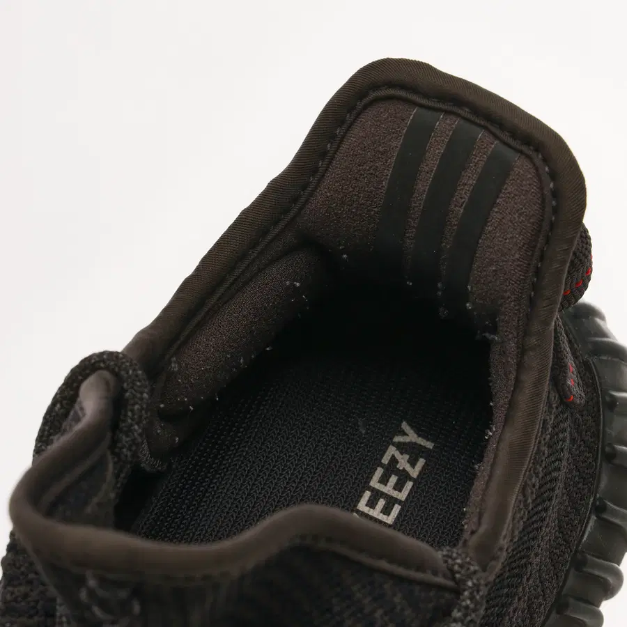 [255] 阿迪达斯 Yeezy Boost 350 V2 黑色 - 非反光版