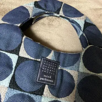 미나 페르호넨 도트 무늬 핸드백