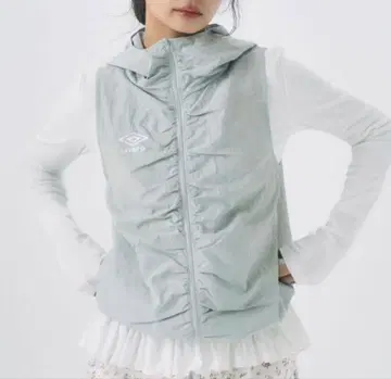 [ umbro x fekete ] gathered hoodie vest